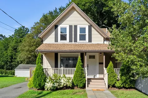 7 Washington St, Reading, MA 01867
