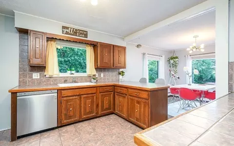 12 Skyridge Ln, Springfield, MA 01128 photo 11