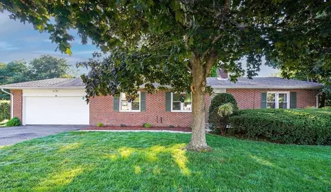 12 Skyridge Ln, Springfield, MA 01128