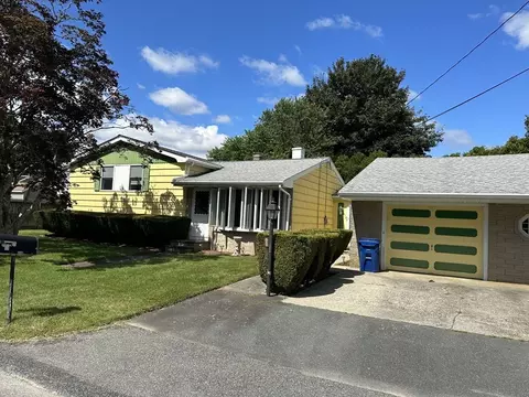 9 Greenwood Ave, Westport, MA 02790