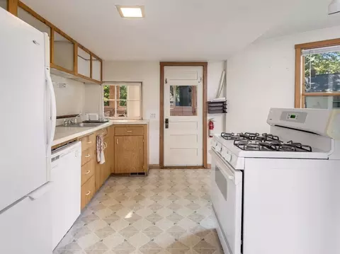 2 Teconnett Path, Worcester, MA 01605 photo 9