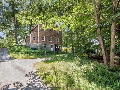 2 Teconnett Path, Worcester, MA 01605 photo 34