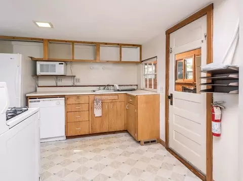 2 Teconnett Path, Worcester, MA 01605 photo 10