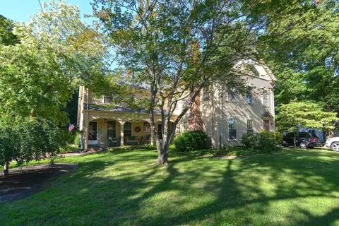 316 Village St, Medway, MA 02053