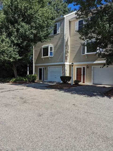 29 Whittier Mdws #29, Amesbury, MA 01913
