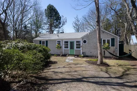36 Neds Point Rd, Mattapoisett, MA 02739