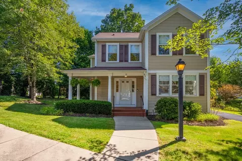 32 Pine #32, Newton, MA 02465