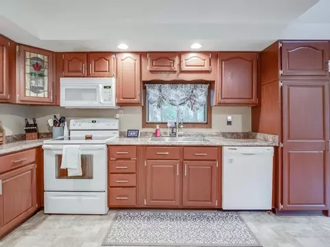 34 Garfield St, Fitchburg, MA 01420