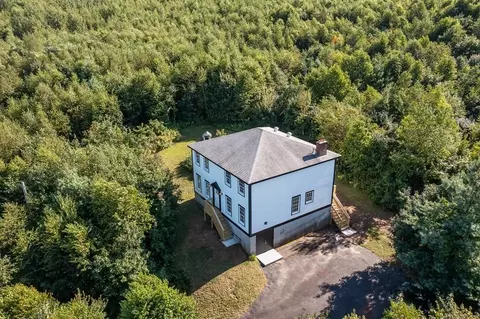 26 Hollow Rd, Brimfield, MA 01010