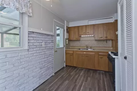 23 Greenleaf St, Chicopee, MA 01013 photo 5
