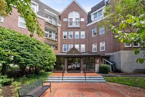 97 Anderer Ln #207, Boston, MA 02132