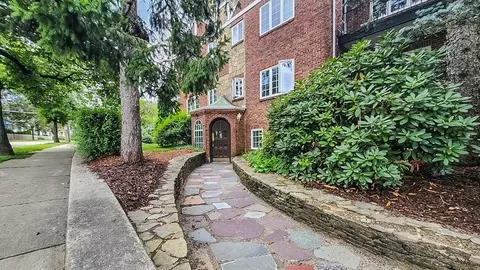 549 Centre St #4, Newton, MA 02458