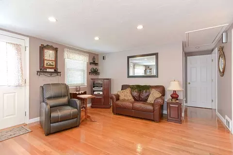 72 Quincy Ave, Dedham, MA 02026 photo 4