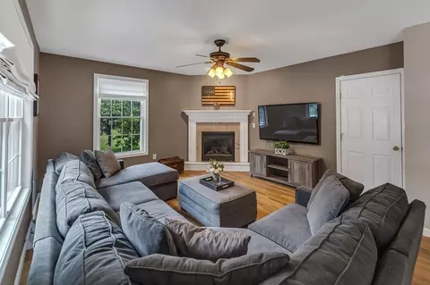 22 Willow Cir, Easthampton, MA 01027 photo 11