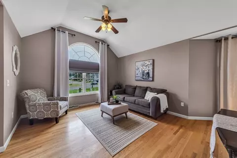 22 Willow Cir, Easthampton, MA 01027 photo 5