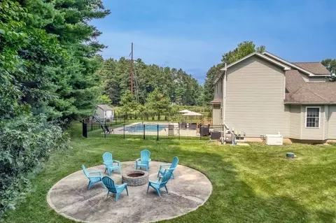 22 Willow Cir, Easthampton, MA 01027 photo 4
