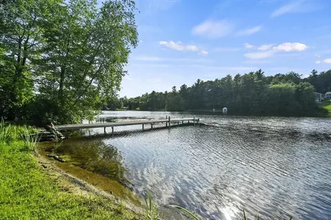 60 Lincoln Point Rd, Charlton, MA 01507