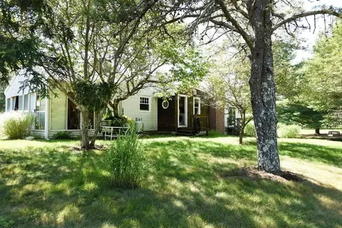 107 Agawam Rd, Plymouth, MA 02360