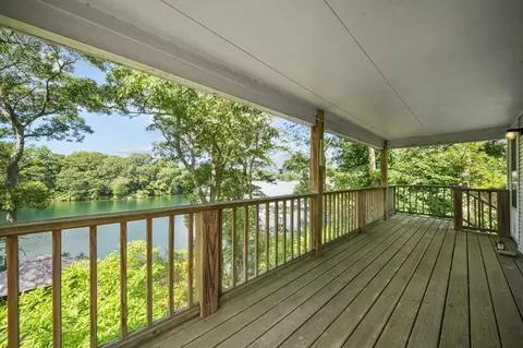 203 Lake Shore Dr, Falmouth, MA 02536