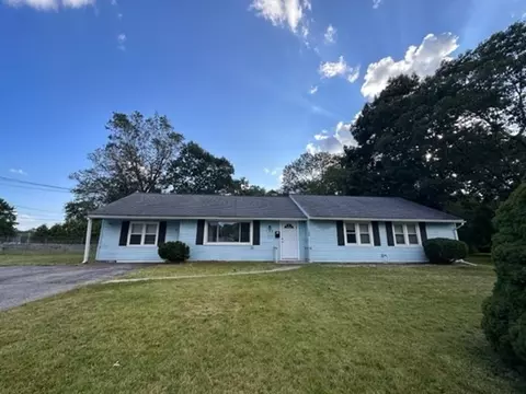 133 Lazywood Ln, Swansea, MA 02777