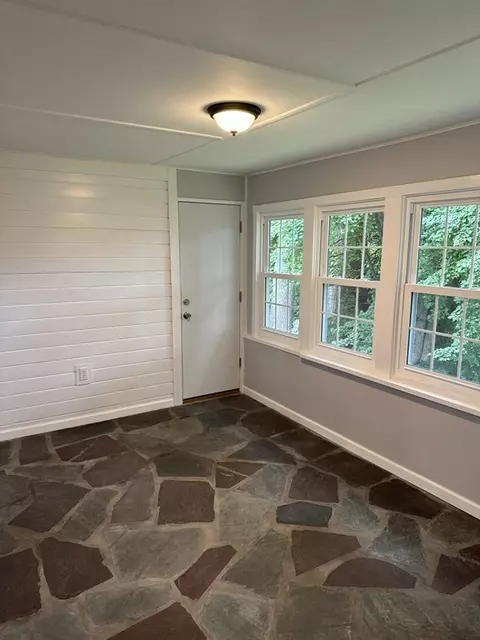 27 Dayton St, Springfield, MA 01118 photo 10