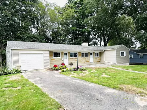 27 Dayton St, Springfield, MA 01118 photo 6