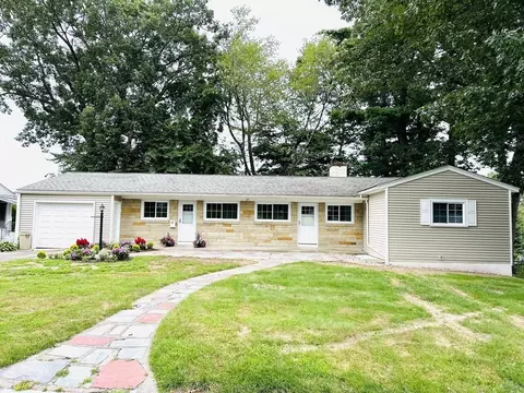 27 Dayton St, Springfield, MA 01118