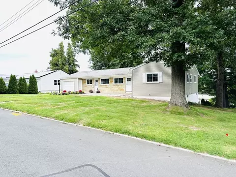 27 Dayton St, Springfield, MA 01118 photo 2
