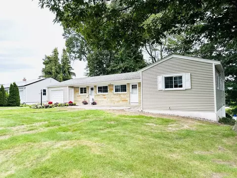 27 Dayton St, Springfield, MA 01118 photo 3