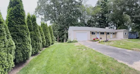 27 Dayton St, Springfield, MA 01118 photo 5