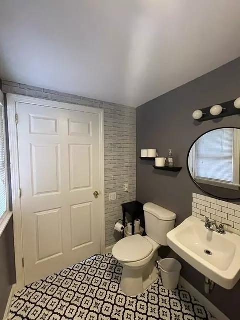 202 Dunmoreland St, Springfield, MA 01109 photo 15
