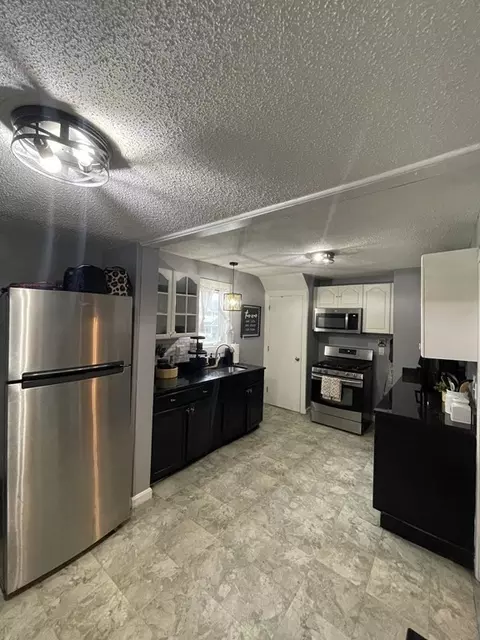 202 Dunmoreland St, Springfield, MA 01109 photo 10