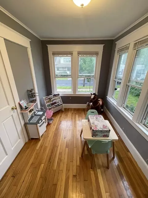 202 Dunmoreland St, Springfield, MA 01109 photo 3