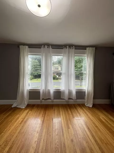 202 Dunmoreland St, Springfield, MA 01109 photo 2