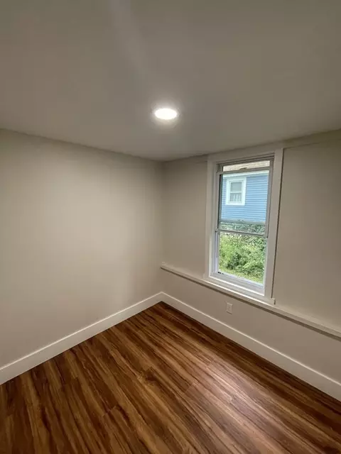 202 Dunmoreland St, Springfield, MA 01109 photo 11