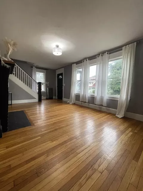 202 Dunmoreland St, Springfield, MA 01109 photo 4