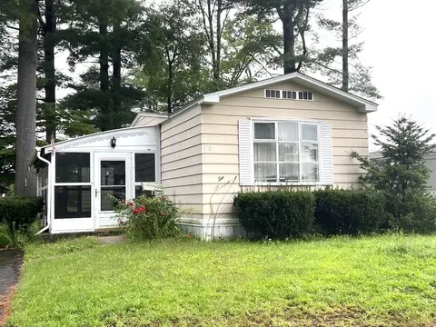 10 Fair Ln, Westfield, MA 01085