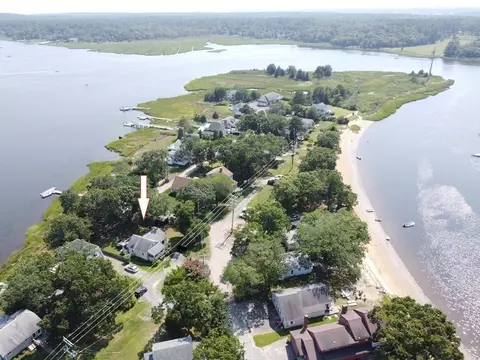 8 Monroe Pkwy, Wareham, MA 02571