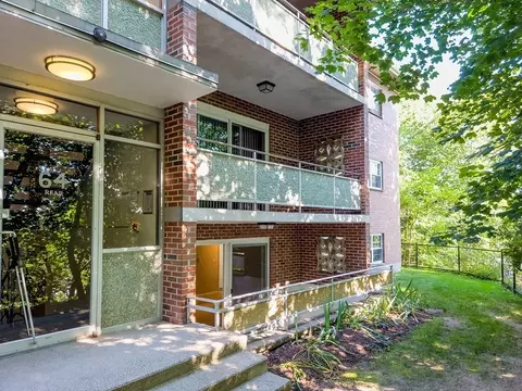 64 Jacqueline Rd #3, Waltham, MA 02452