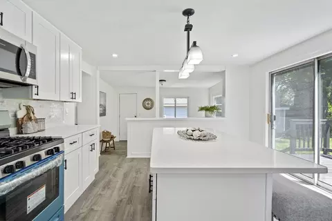 11 Spring St, Salisbury, MA 01952 photo 6