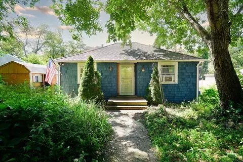 48 Hyannis Rd, Plymouth, MA 02360