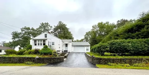 131 Lakeside Ave, Webster, MA 01570