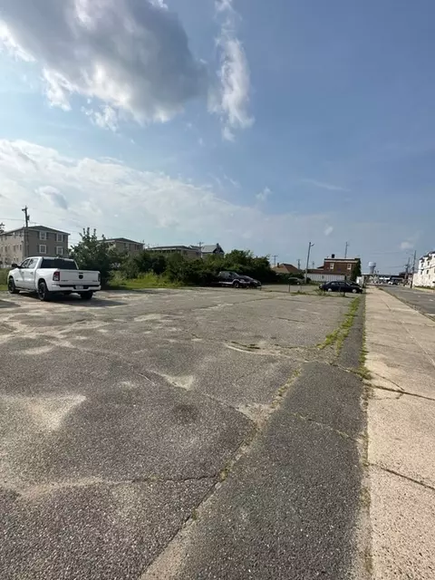 32 Railroad Ave, Salisbury, MA 01952