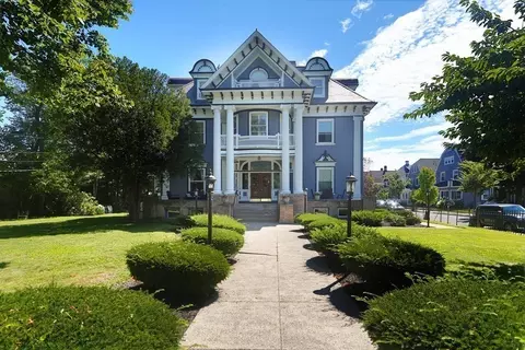 38 Pleasant St #9, Boston, MA 02125