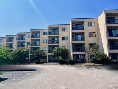 677 Quincy Shore Dr #106, Quincy, MA 02170