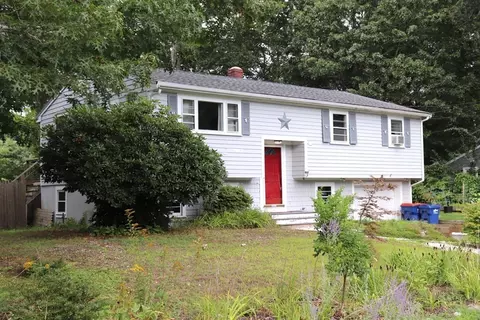 3 Edgewater Dr, Wareham, MA 02571 photo 2