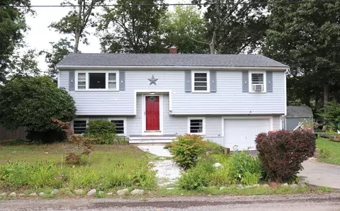 3 Edgewater Dr, Wareham, MA 02571