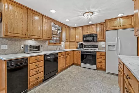 39 Charles St, Georgetown, MA 01833 photo 9