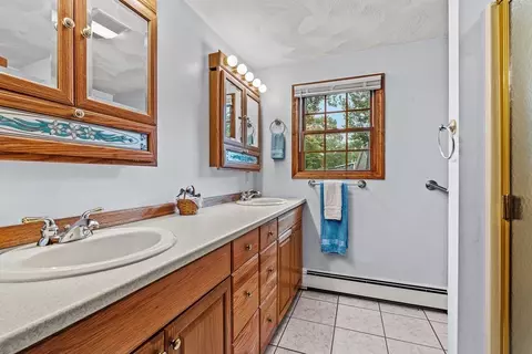 39 Charles St, Georgetown, MA 01833 photo 16