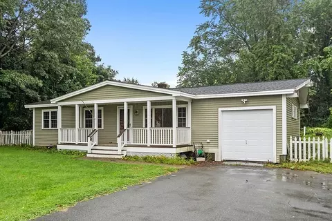 318 Pleasant St, Lunenburg, MA 01462